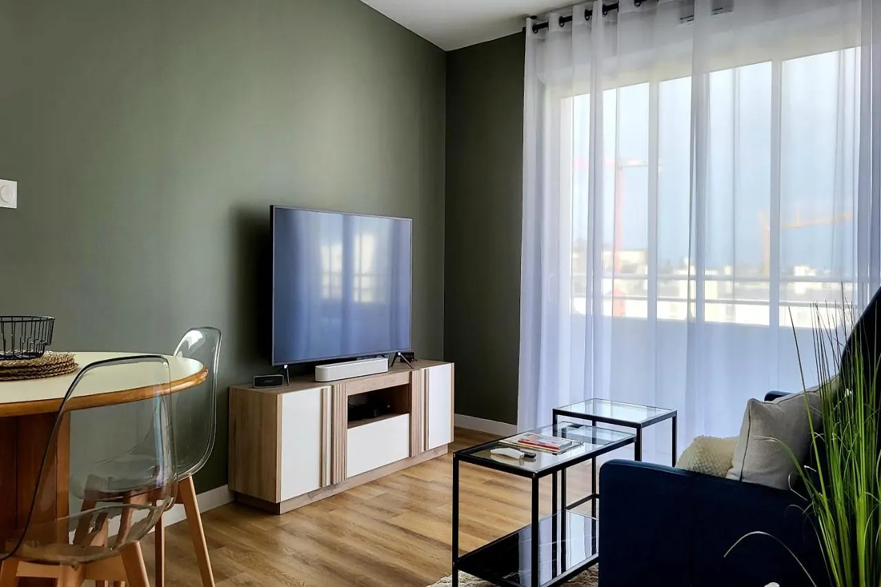 Apartment App. Neuf Terrasse Residence Calme A Vannes Centre France